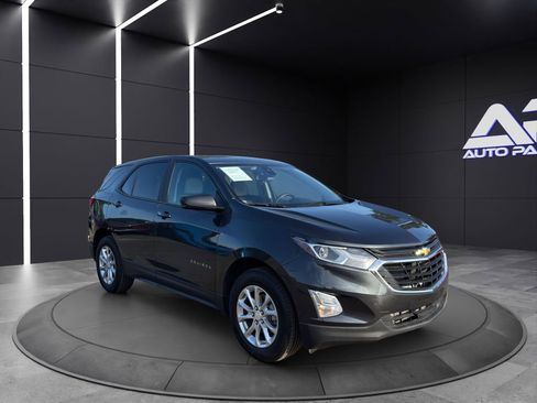 Used 2021 Chevrolet Equinox LS image 3