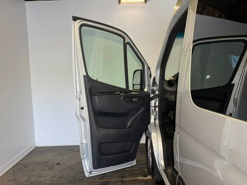 Used 2021 Mercedes-Benz Sprinter 2500 image 7