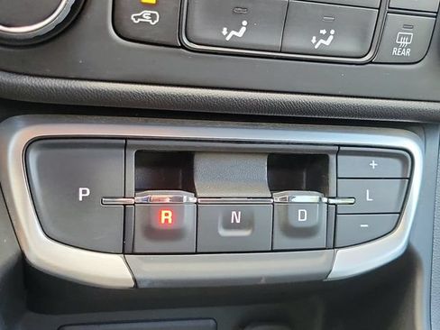 Used 2024 GMC Terrain SLE FWD image 31