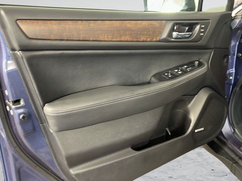 Used 2017 Subaru Outback 2.5i Limited AWD/4WD image 9