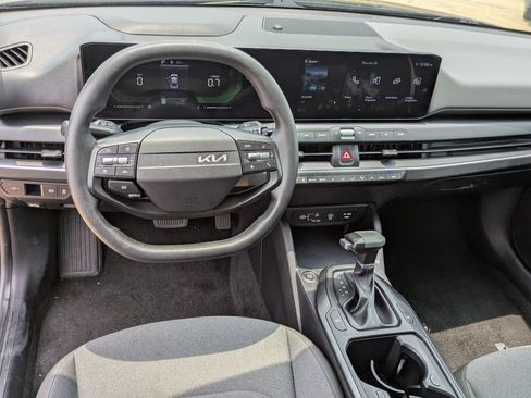 Used 2025 Kia K4 FWD image 11