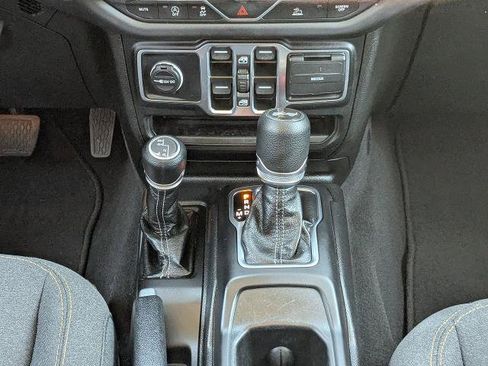 Used 2025 Jeep Wrangler Unlimited Sahara AWD/4WD image 19