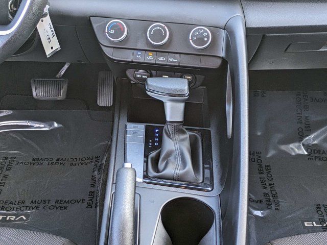 Used 2023 Hyundai Elantra SE FWD image 18