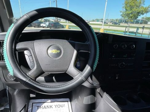 Used 2017 Chevrolet Express 2500 Extended image 19
