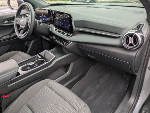 Used 2025 Chevrolet Equinox LT image 29