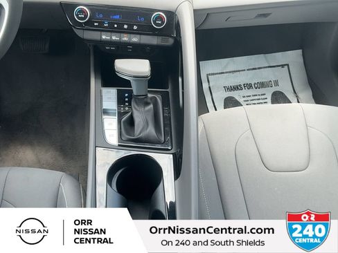 Used 2025 Hyundai Elantra Hybrid FWD image 24