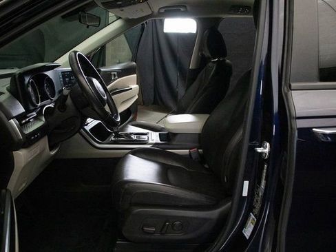 Used 2024 Kia Carnival LX FWD image 26