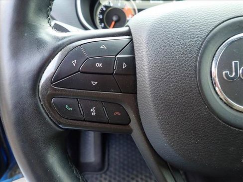 Used 2019 Jeep Cherokee Trailhawk w/ Cold Weather Group AWD/4WD image 13