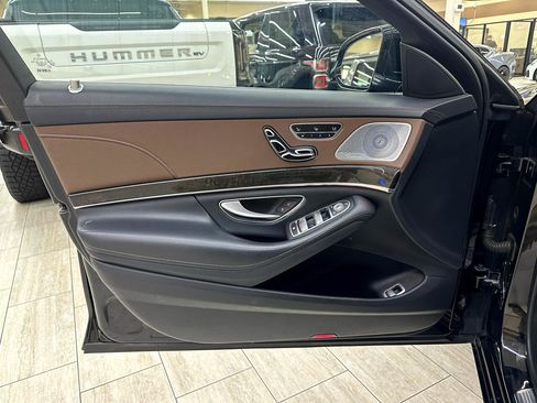 Used 2017 Mercedes-Benz S 550 Sedan image 14