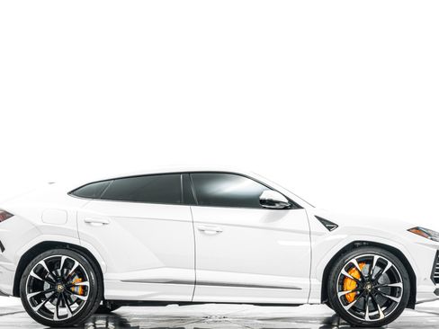 Used 2022 Lamborghini Urus AWD/4WD image 2