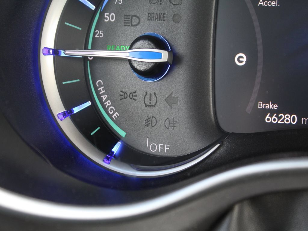 Used 2023 Chrysler Pacifica Touring-L FWD image 22