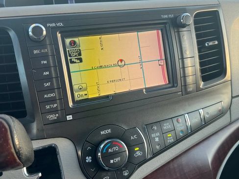 Used 2013 Toyota Sienna XLE w/ Premium Pkg FWD image 11