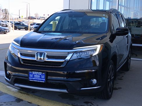Used 2020 Honda Pilot Touring image 2