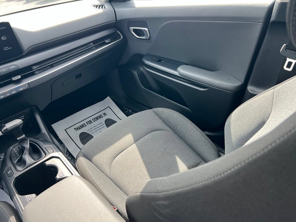 Used 2025 Kia K4 FWD image 12