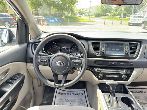 Used 2019 Kia Sedona L FWD image 29