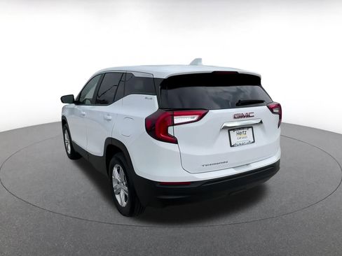 Used 2024 GMC Terrain SLE image 11