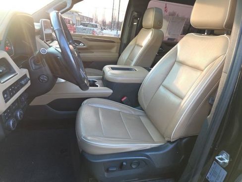 Used 2021 Chevrolet Suburban Premier w/ Premium Package image 9