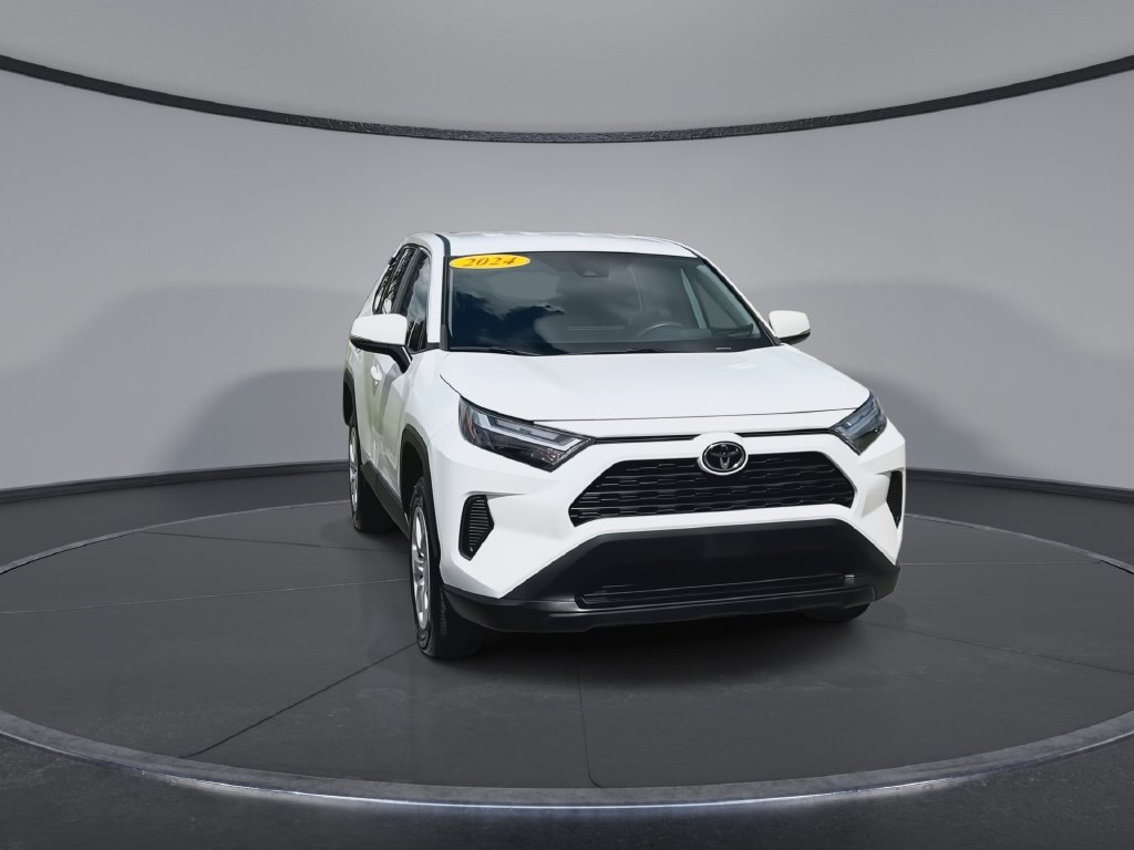 Used 2024 Toyota RAV4 LE FWD image 3