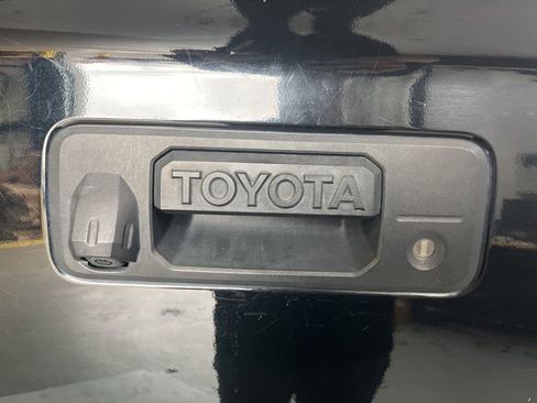 Used 2017 Toyota Tundra Platinum AWD/4WD image 44