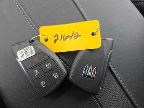 Used 2025 Buick Enclave Preferred AWD/4WD image 28
