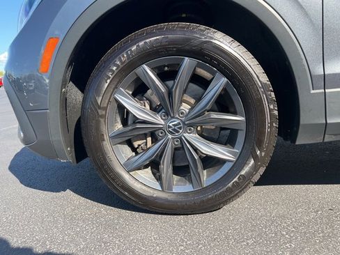 Used 2022 Volkswagen Tiguan SE image 11