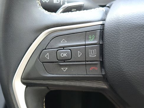 Used 2024 Jeep Grand Cherokee L Laredo image 16