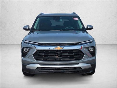 Used 2025 Chevrolet TrailBlazer LT image 2