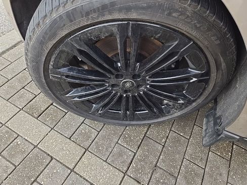 Used 2024 Land Rover Range Rover Long Wheelbase SE image 11