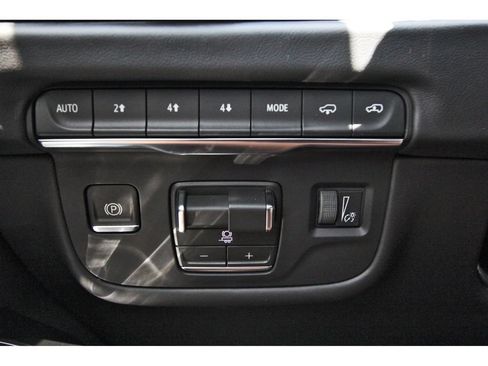 New 2026 Cadillac Escalade Platinum Sport w/ LPO, ONYX Package AWD/4WD image 15