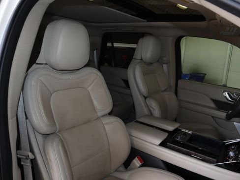 Used 2020 Lincoln Navigator L Reserve w/ Luxury Package AWD/4WD image 44