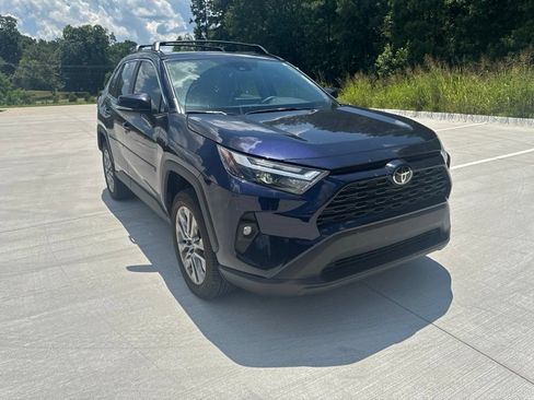 Used 2025 Toyota RAV4 XLE Premium FWD image 4