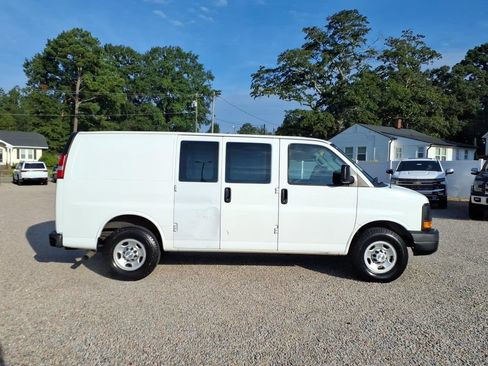 Used 2016 Chevrolet Express 2500 RWD image 13