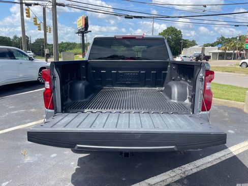 Used 2025 Chevrolet Silverado 1500 LT RWD image 14