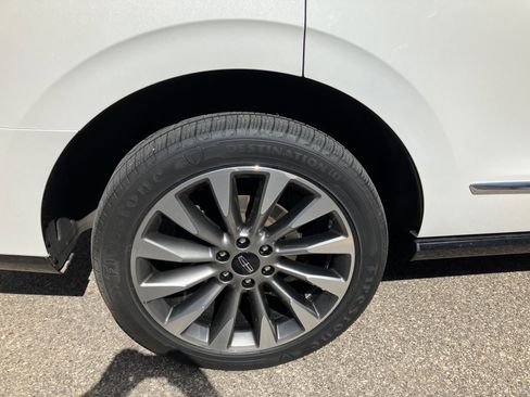 Used 2020 Lincoln Navigator Reserve w/ Luxury Package image 18