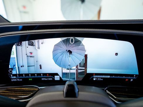 Used 2022 Cadillac Escalade Premium Luxury image 38