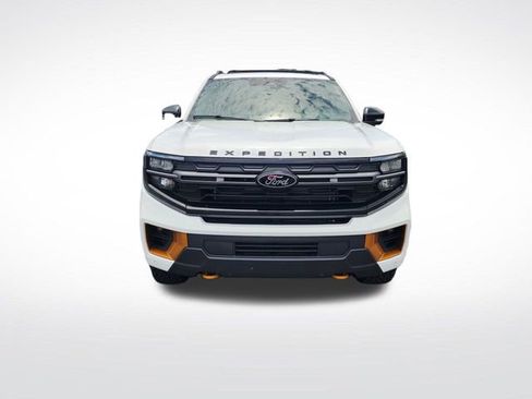 Used 2025 Ford Expedition Platinum w/ Driver's Package AWD/4WD image 8