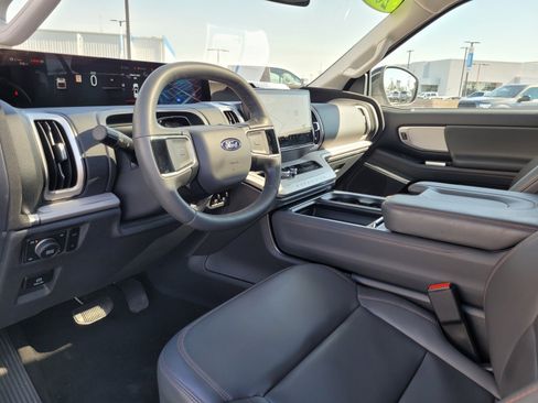 Used 2025 Ford Expedition Active AWD/4WD image 10
