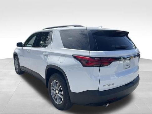 Used 2023 Chevrolet Traverse LT FWD image 3