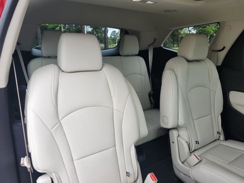 Used 2024 Buick Enclave Essence w/ Experience Buick Package FWD image 8