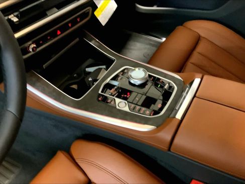 New 2026 BMW X5 xDrive50e image 7