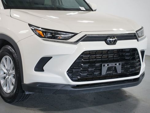 Certified 2024 Toyota Grand Highlander XLE image 4