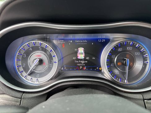 Used 2015 Chrysler 300 Limited RWD image 19