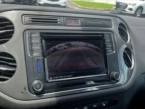 Used 2017 Volkswagen Tiguan S image 21