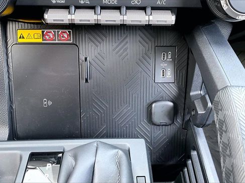 Used 2025 Toyota 4Runner TRD Off-Road Premium image 17