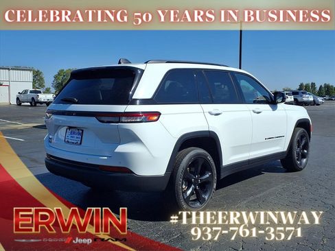 Certified 2023 Jeep Grand Cherokee Altitude image 3