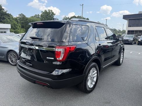 Used 2016 Ford Explorer XLT w/ Equipment Group 202A FWD image 4