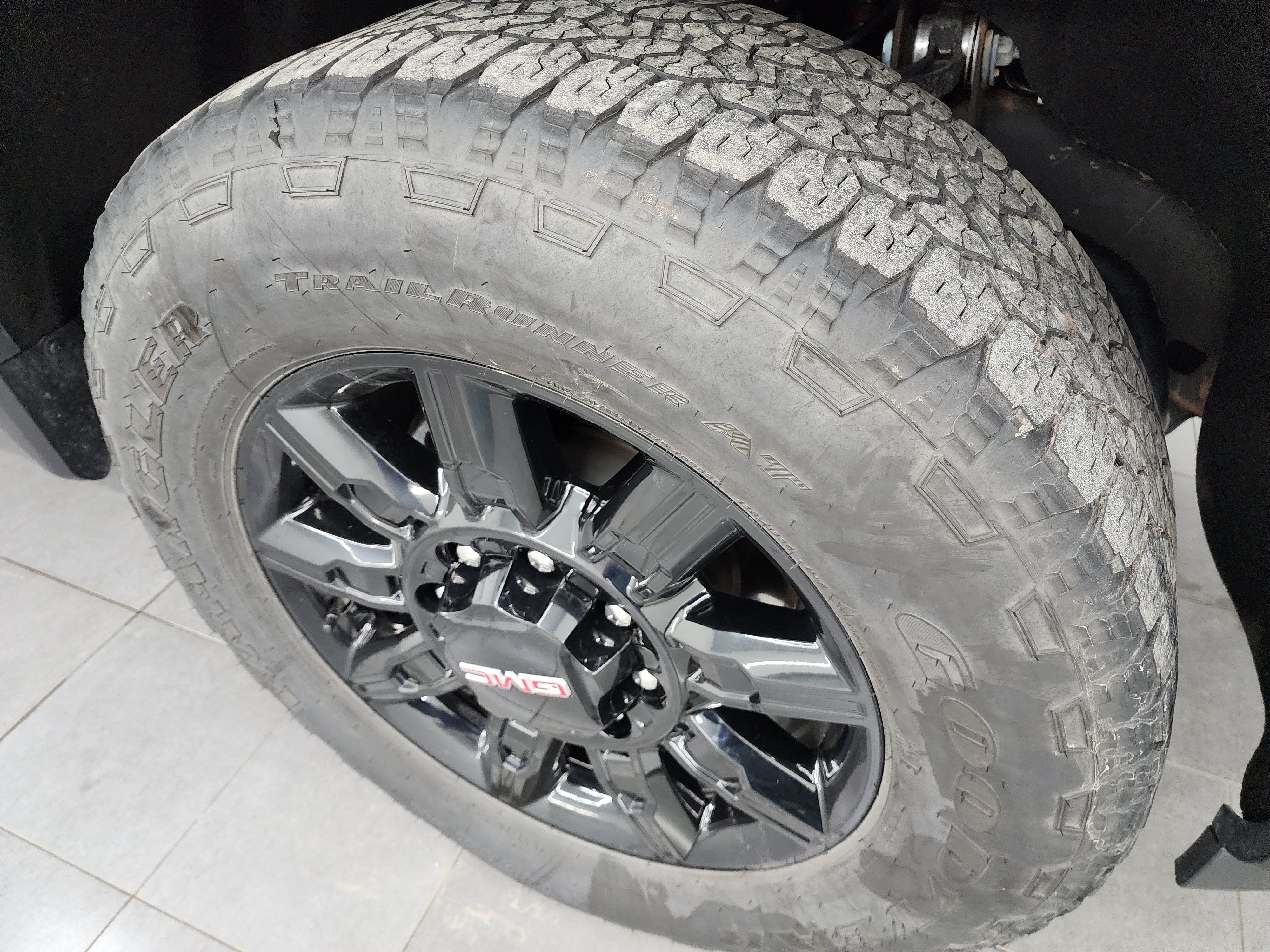 Used 2025 GMC Sierra 2500 AT4 w/ AT4 Premium Plus Package AWD/4WD image 3