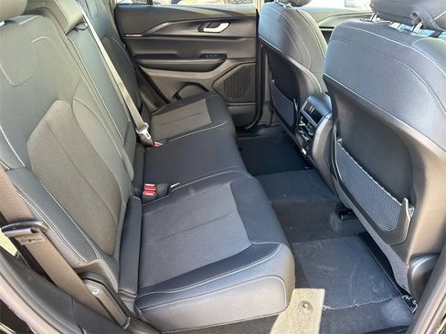 New 2025 Jeep Grand Cherokee Laredo w/ Luxury Tech Group I image 17