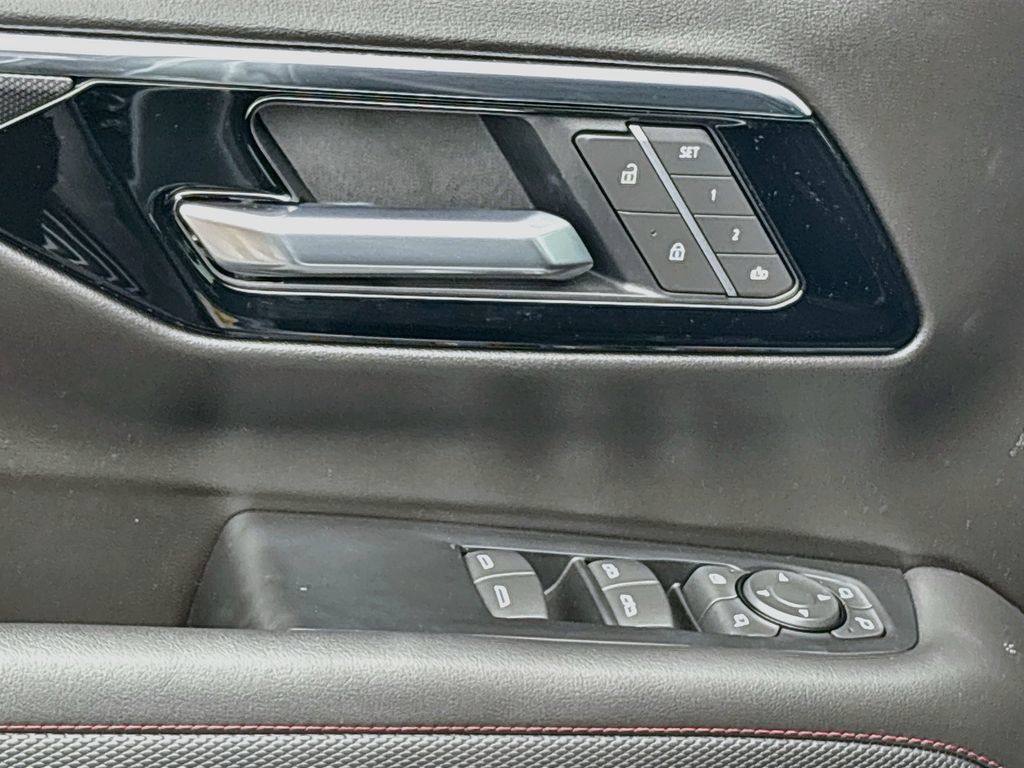 Used 2025 Chevrolet Suburban RST w/ Comfort Package RWD image 24