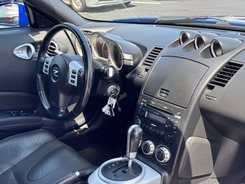 Used 2007 Nissan 350Z Touring RWD image 5